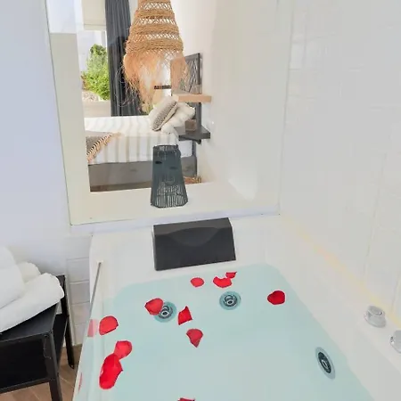 Riad Mauresque Salt Pool Bliss Suites *