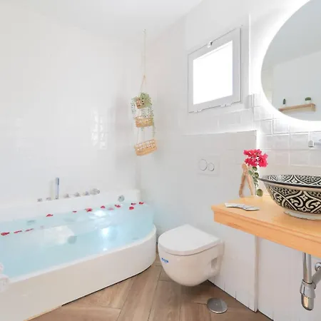 Riad Mauresque Salt Pool Bliss Suites Apartman *